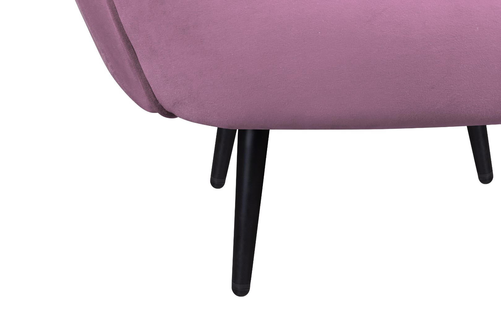 Мягкое кресло Benee Pink на черных ножках в интерьере
