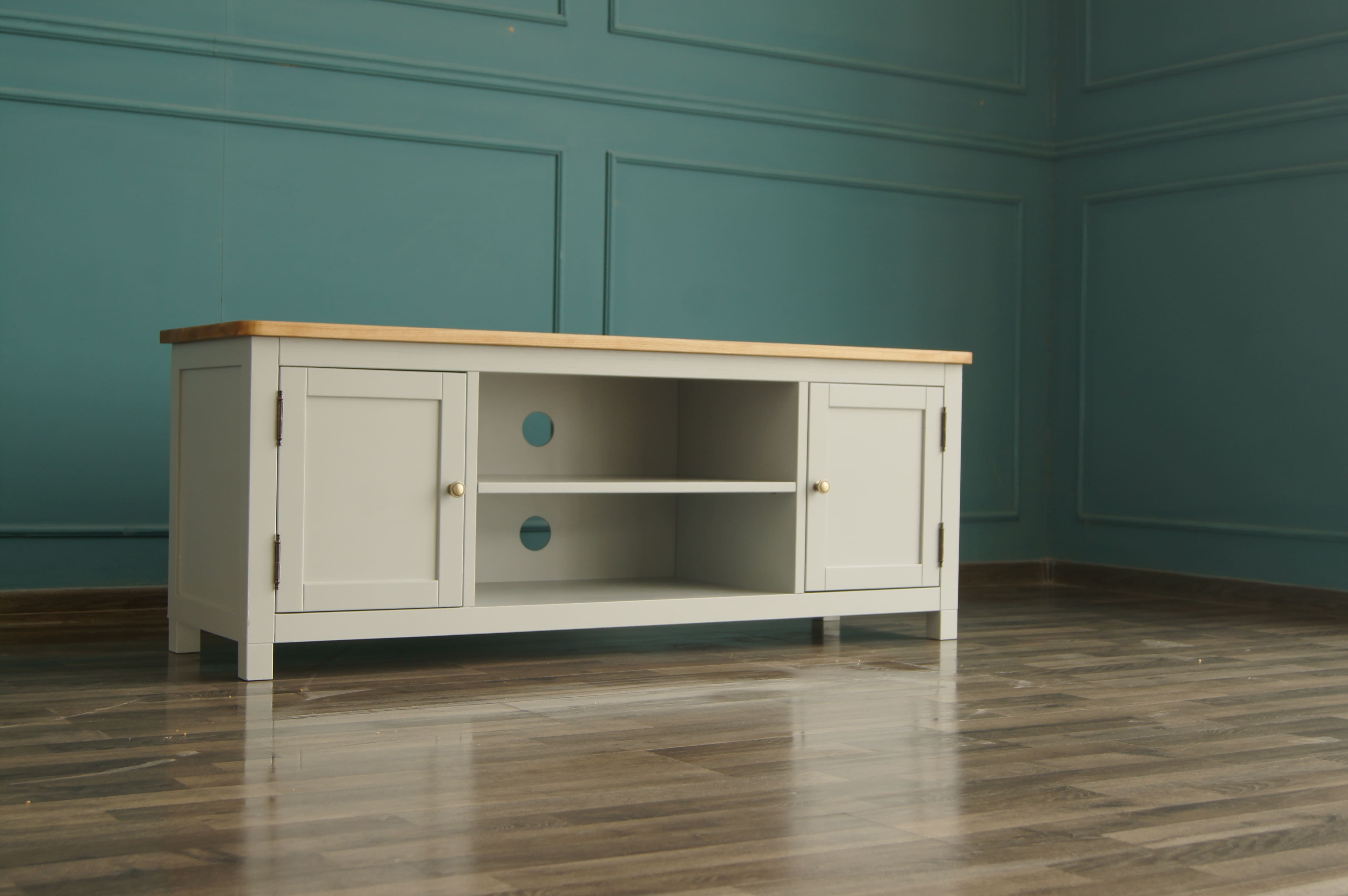 Комод под TV "Jules Verne" серый арт JV25ETGG в интерьере