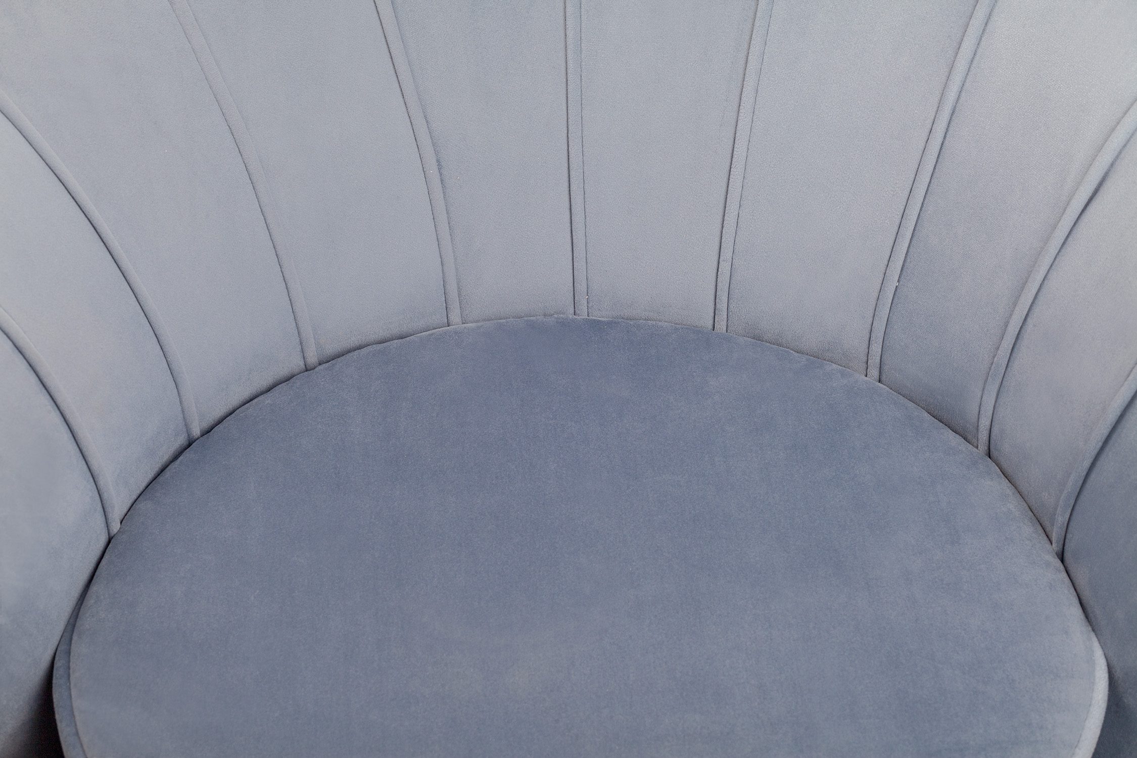 Низкое кресло ракушка Pearl Sky в интерьере