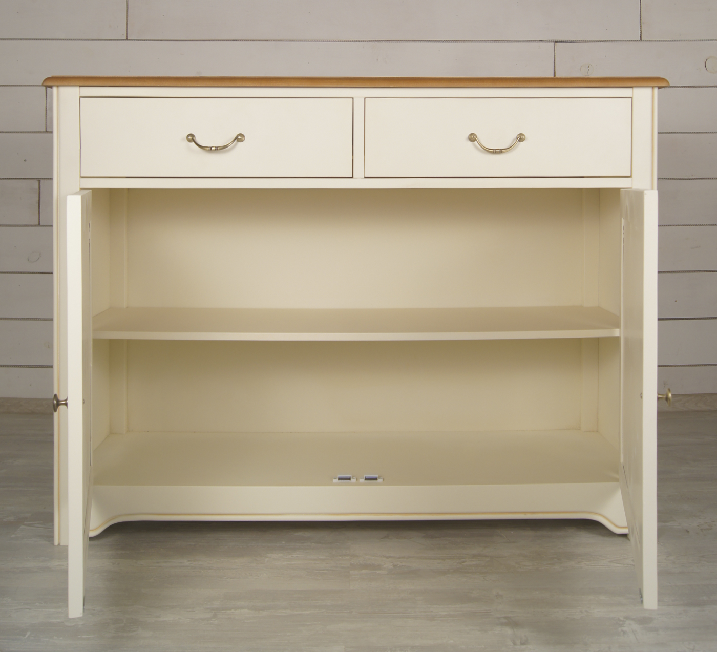 Комод Olivia из березы в бежевом цвете арт GA4005-1C в интерьере в Москве Комод Olivia из березы в бежевом цвете арт GA4005-1C в интерьере