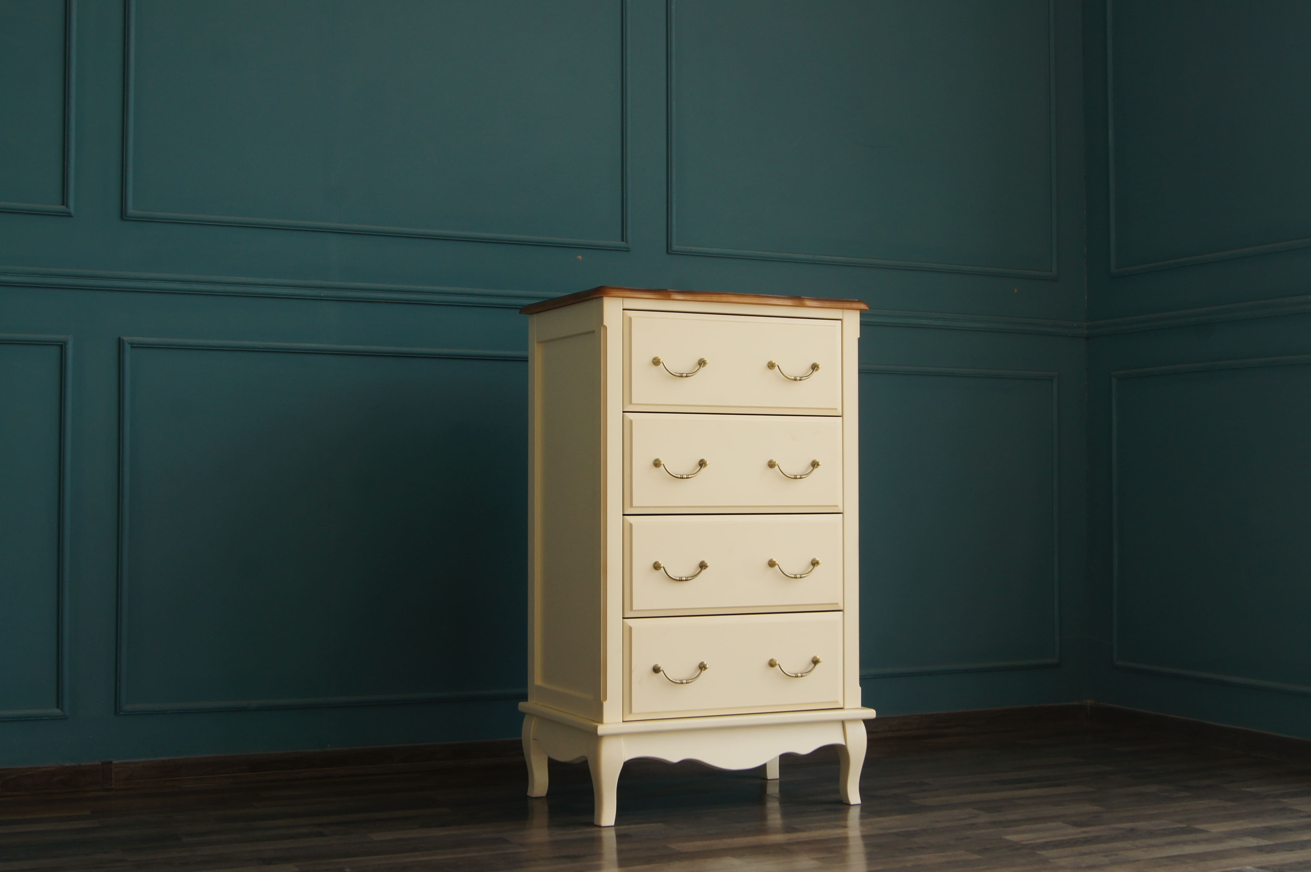 Комод Leontina четыре ящика арт ST9340 в интерьере