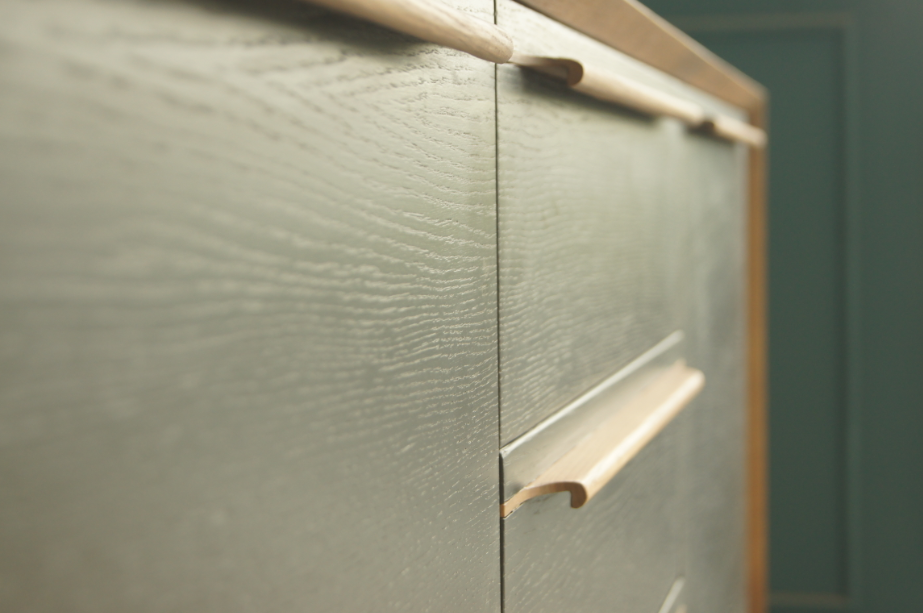 фото Комод "Brun Black" с тремя ящиками и дверками арт BR-03/Black