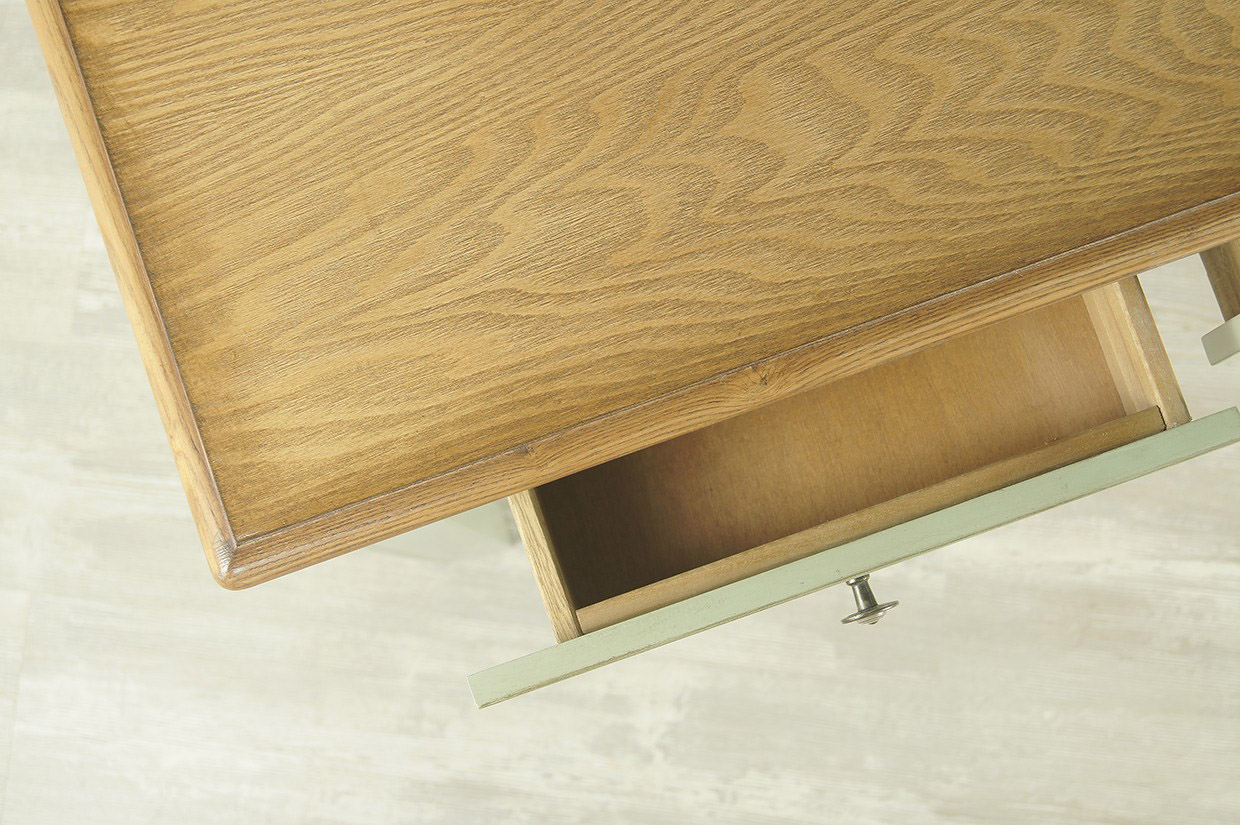 Рабочий стол с дверкой "Olivia" арт GB3001 в интерьере в Москве Рабочий стол с дверкой "Olivia" арт GB3001 в интерьере