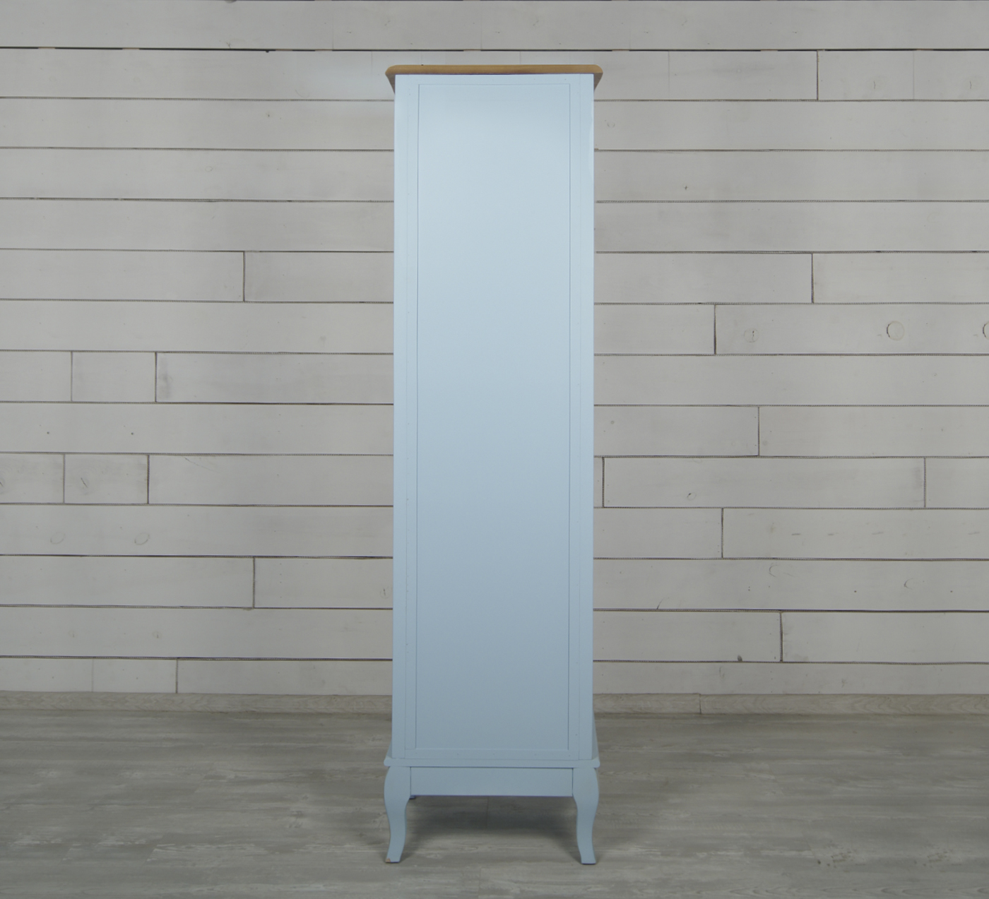 Шкаф "Leontina Blue" для посуды узкий/низкий арт ST9319B в интерьере в Москве Шкаф "Leontina Blue" для посуды узкий/низкий арт ST9319B в интерьере