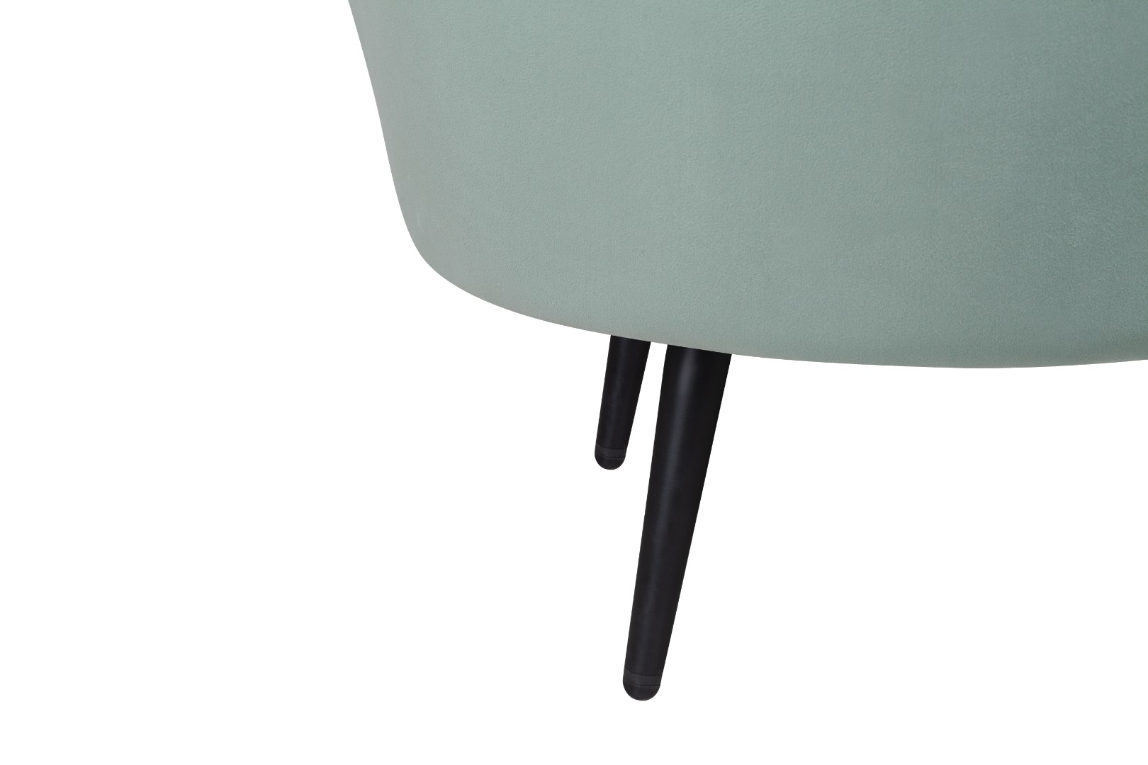 Низкое кресло ракушка Pearl Green на черных ножках в интерьере