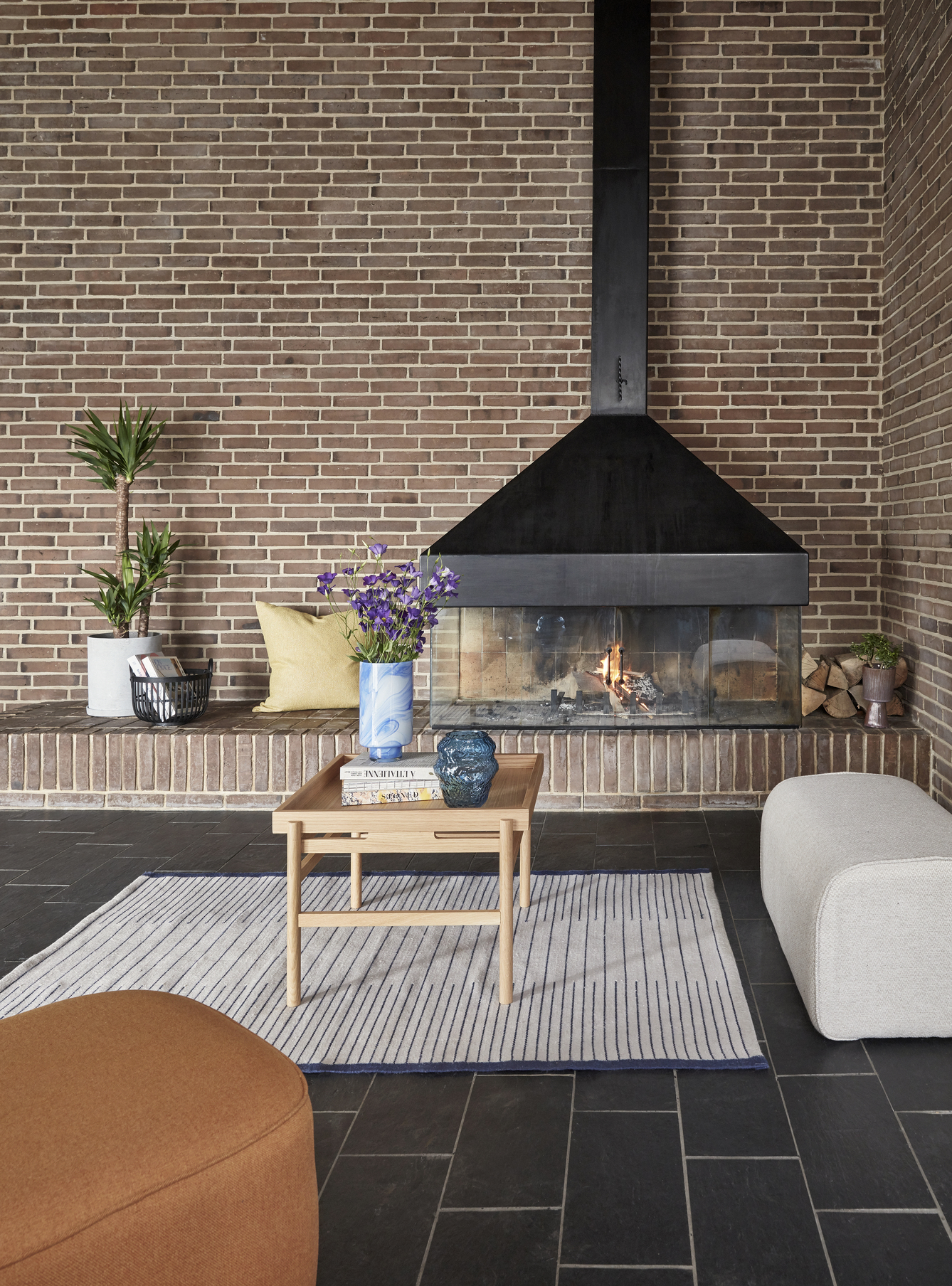 Пуф квадратный HUBSCH оранжевый арт 021212 в интернет-магазине в Москве Пуф квадратный HUBSCH оранжевый арт 021212 в интернет-магазине