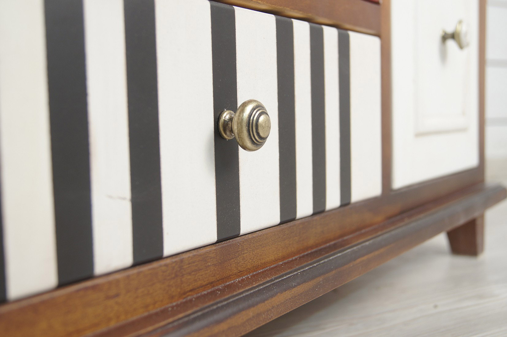 фото Комод «Gouache Birch» универсальный арт M10595ETG/1 в интерьере