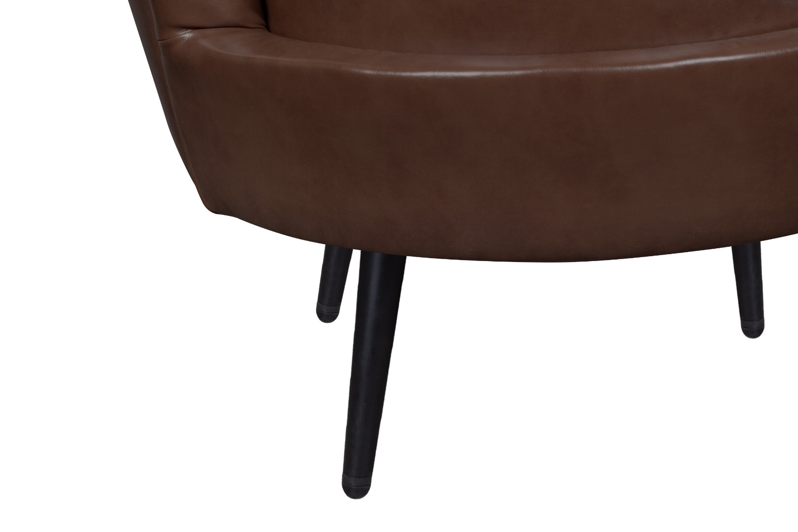 фото Низкое кресло ракушка Pearl Brown V2 на черных ножках в интерьере