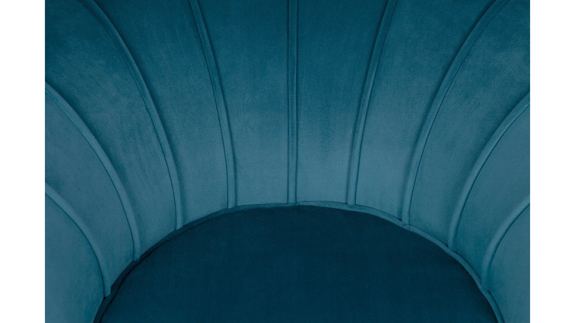 Кресло ракушка Pearl Marine на черных ножках в интерьере