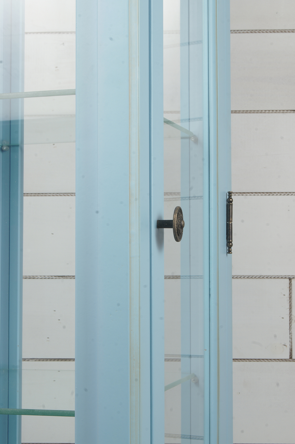 Шкаф "Leontina Blue" для посуды узкий/высокий арт ST9319RB в интернет-магазине в Москве Шкаф "Leontina Blue" для посуды узкий/высокий арт ST9319RB в интернет-магазине