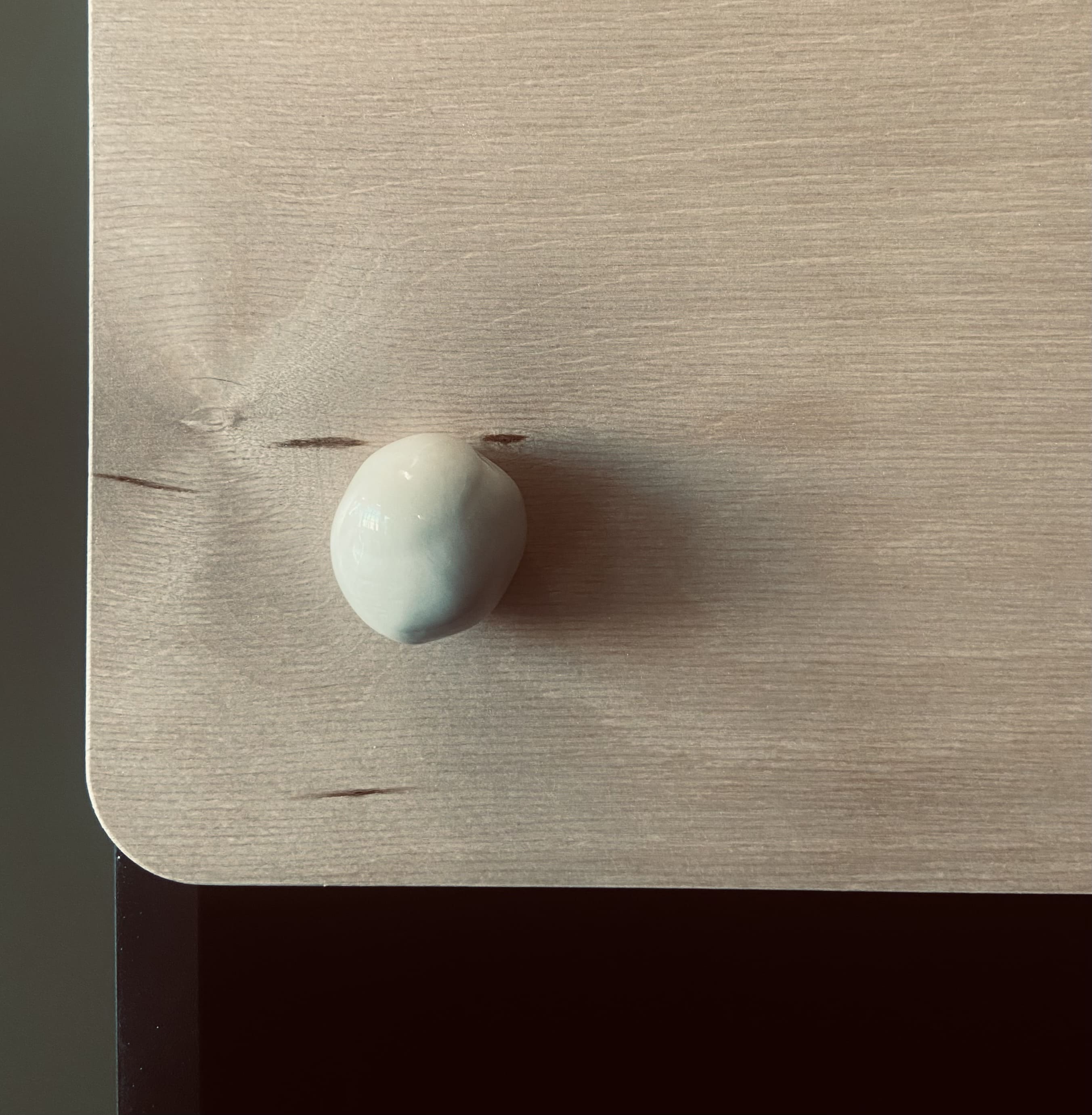 Тумбочка с ящиками "Сплит (Split)" SP08 в интерьере