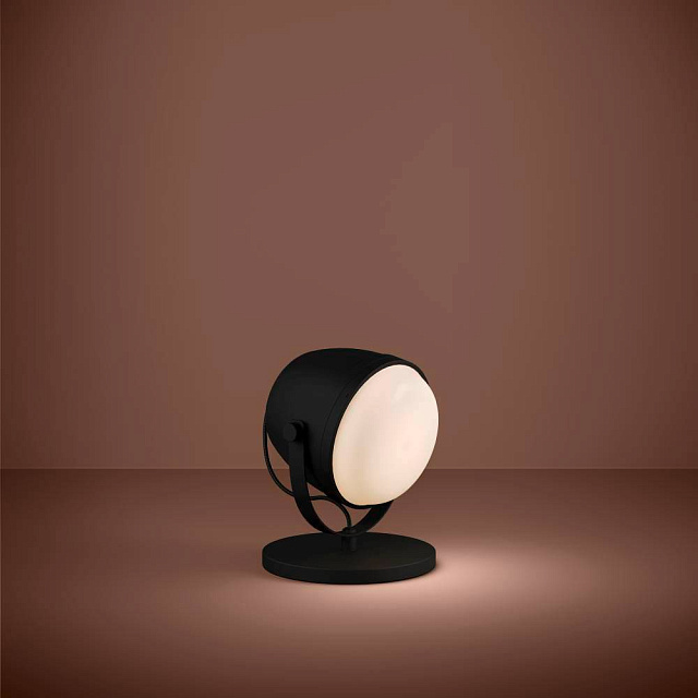 Настольная лампа UPANEMA