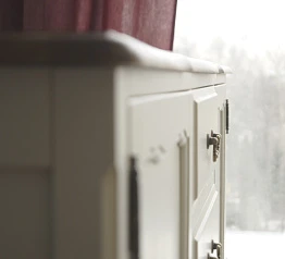 красивый Бежевый комод "Leontina" с дверками и ящиками арт ST9351 в интернет-магазине