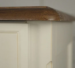 фото Бежевый комод Leontina (4 ящика) арт ST9335 в интерьере