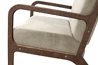 фото Низкое кресло с деревянными подлокотниками Mody Taupe коричневое в интерьере