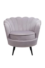 Низкое кресло ракушка Pearl Grey на черных ножках в интерьере